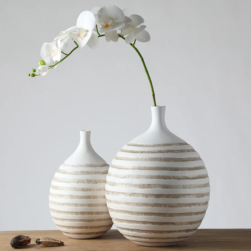 Wholesale modern line carved Ball shape matt small resin vase