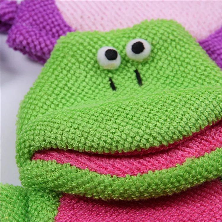 Hot selling lovely exfoliating baby bath gloves with animal style