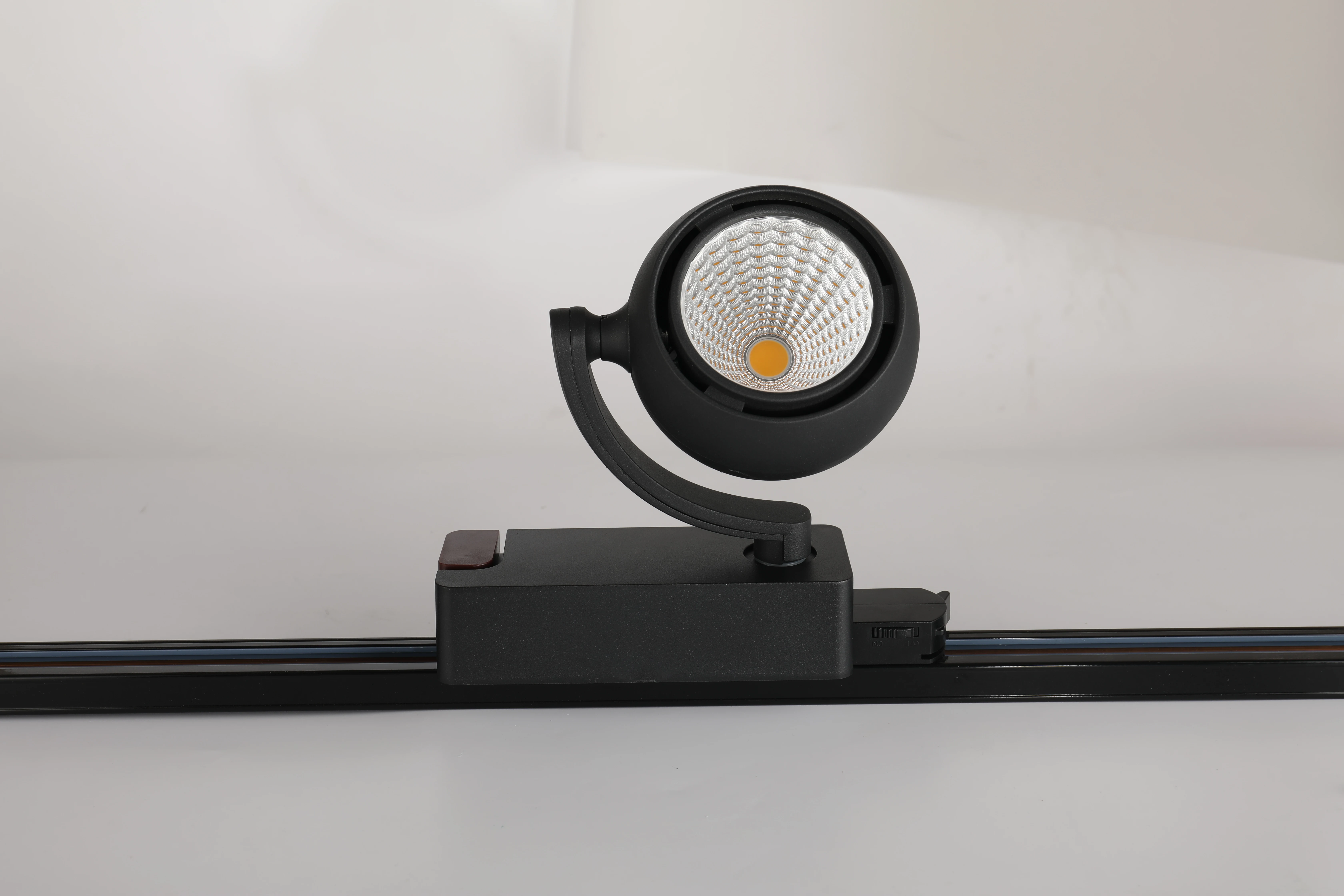 
30w modern LED track light 