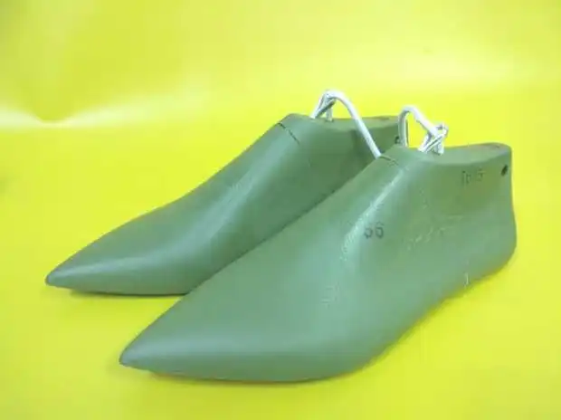 Ladies flat pointed toe plastic shoe lasts heel 1cm