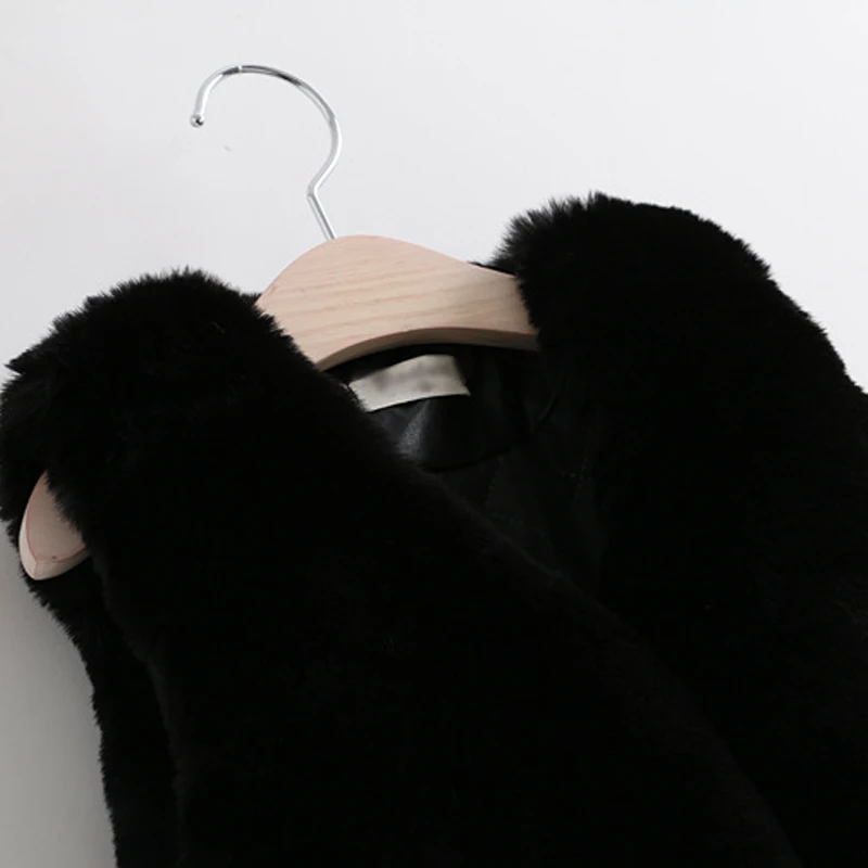 
Black fake rabbit fur vest for children cute fur gilet with tassel 