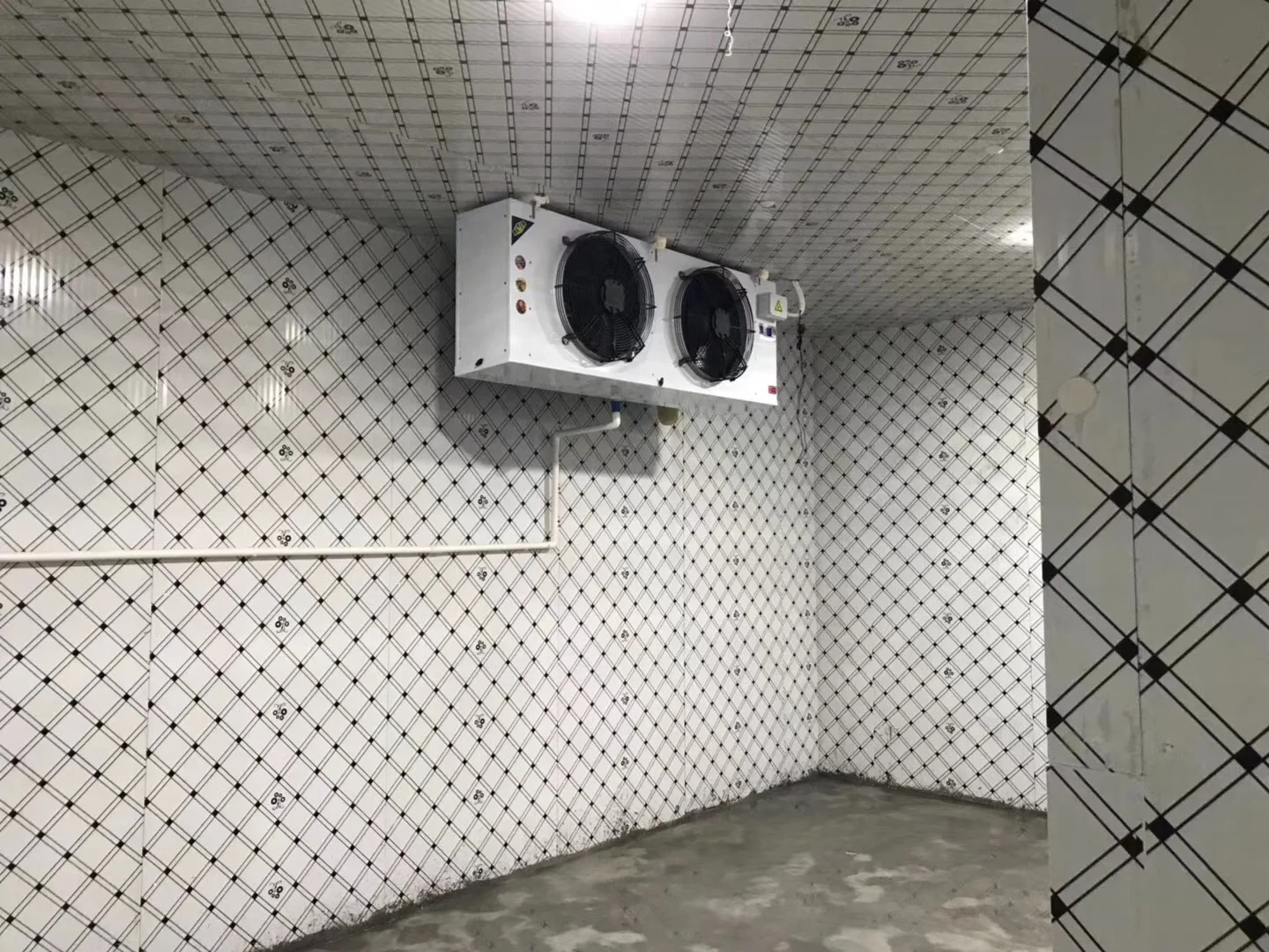 100mm Cold room ceiling and wall  PU insulation panels with white PPGI