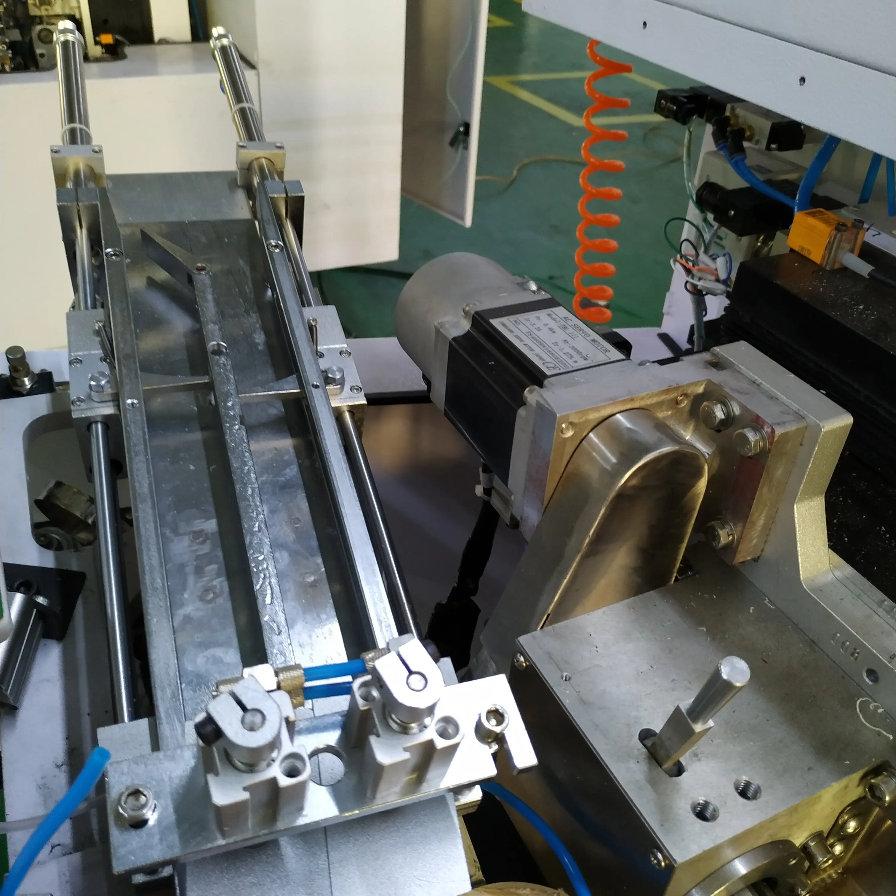 High speed cnc 2 colors 5 axis special holes toothbrush machine tufting machine for tooth brush making