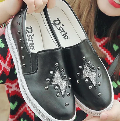 Новый осенний комплект, модный, простая обувь на толстой подошве, украшенные красивым жемчугом; Дышащие туфли на плоской подошве; Женская обувь