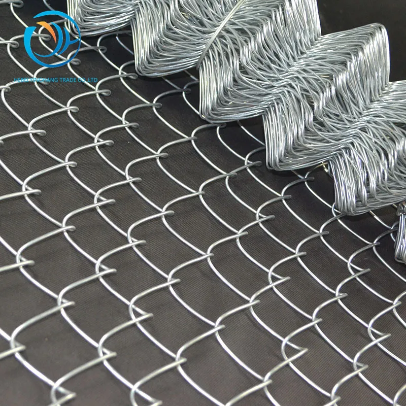 China galvanized used diamond 6 ft black chain link fence price cyclone fence for farm