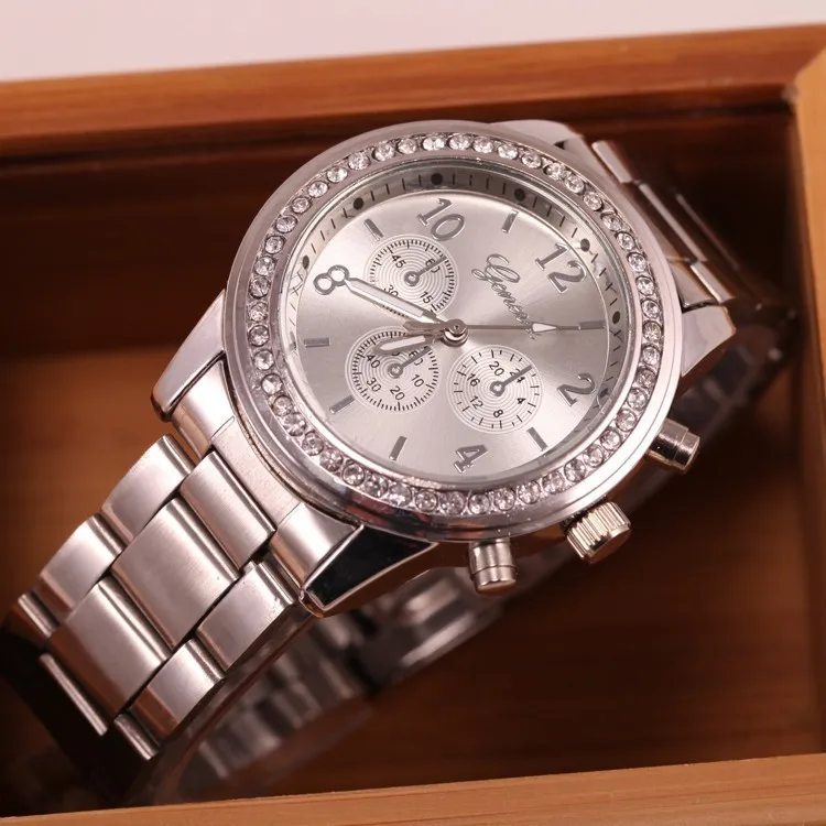 2017 Fashion Watch Geneva Unisex Quartz Watch Women Analog Wristwatches Bling Crystal Clocks Watch Relogio Reloj