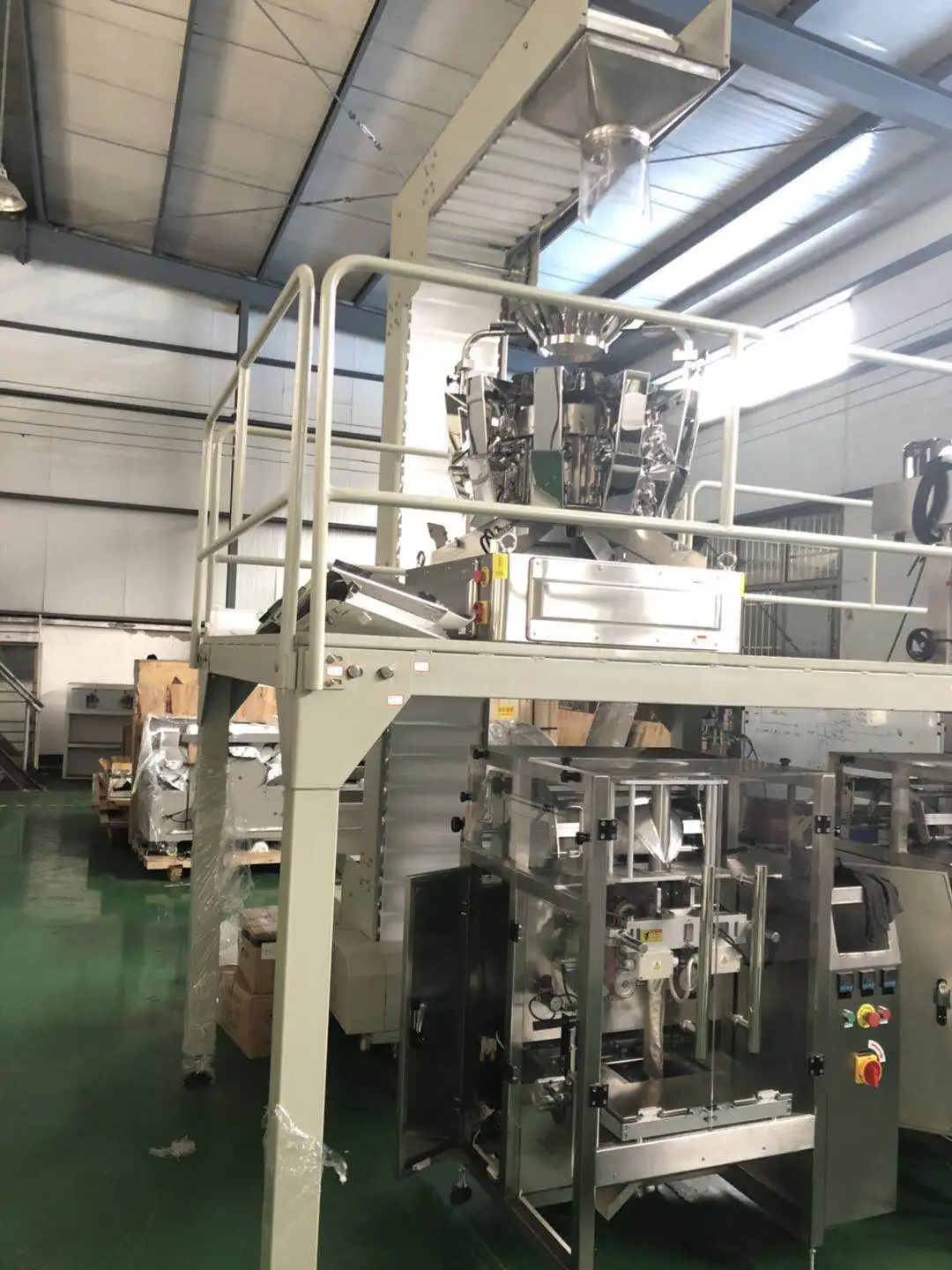 China factory vffs multihead weigher almond/cashew nut packing machine price