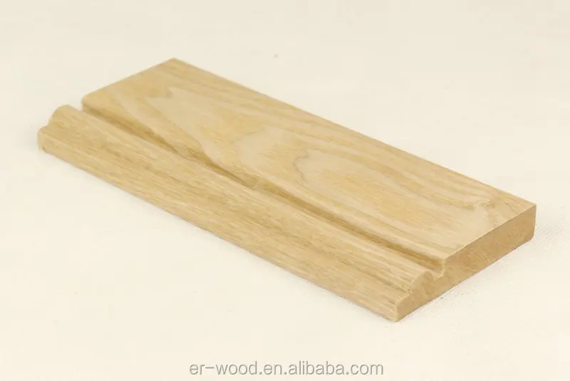 Плинтус из МДФ классического стиля с облицовкой древесного шпона