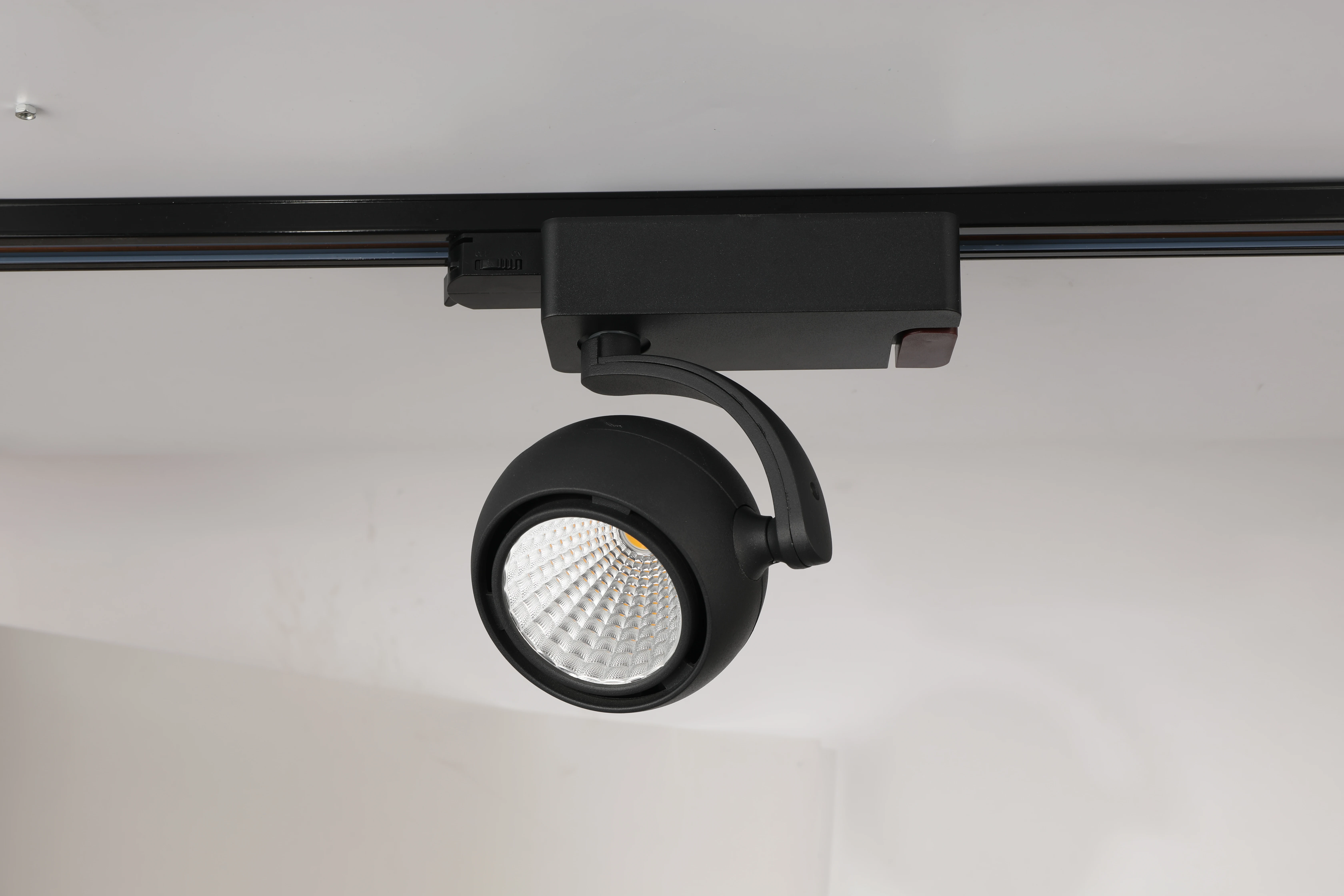 
30w modern LED track light 