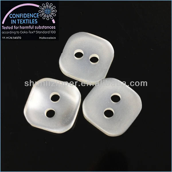 Пуговица рубашки из