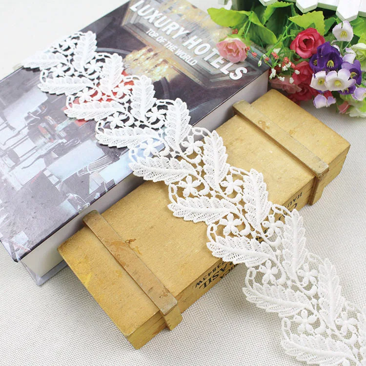 Big discount selling milk yarn silk lace trim flower guipure bridal lace for wedding dress evening dress garment decoration