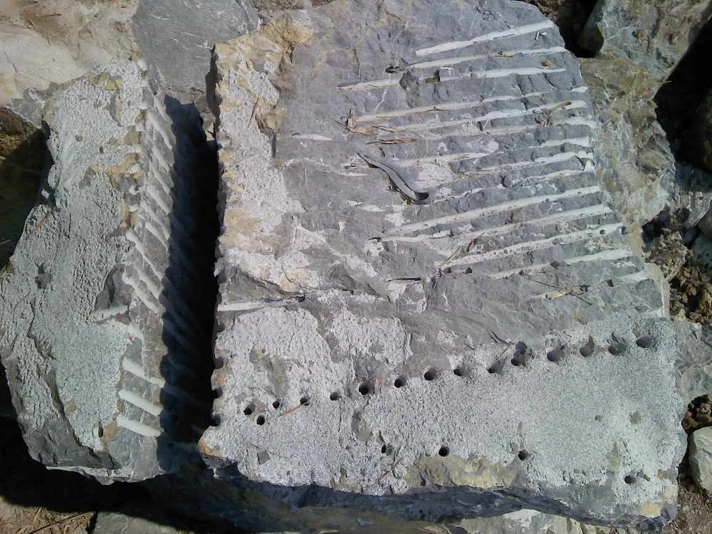 sino-crack rock cracking