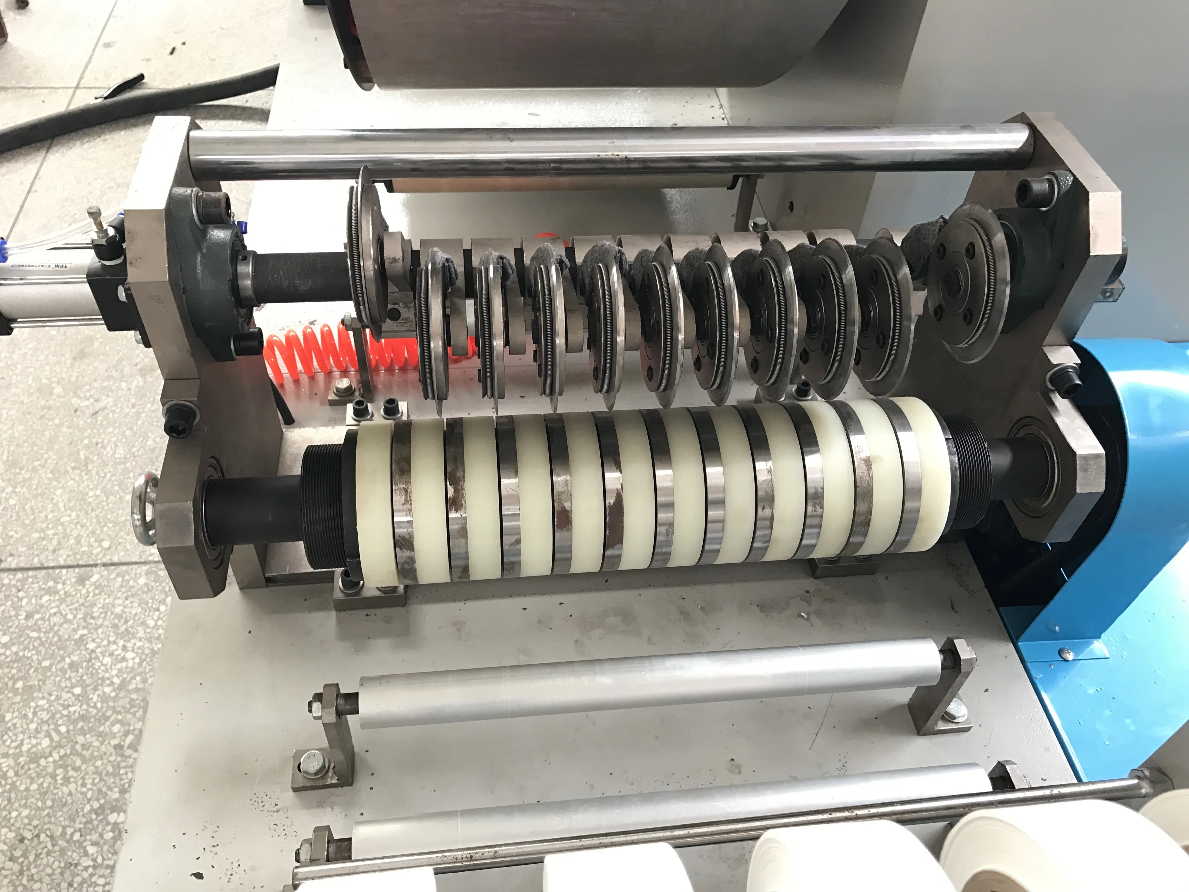 New equipment and high speed automatic rolling paper making machine