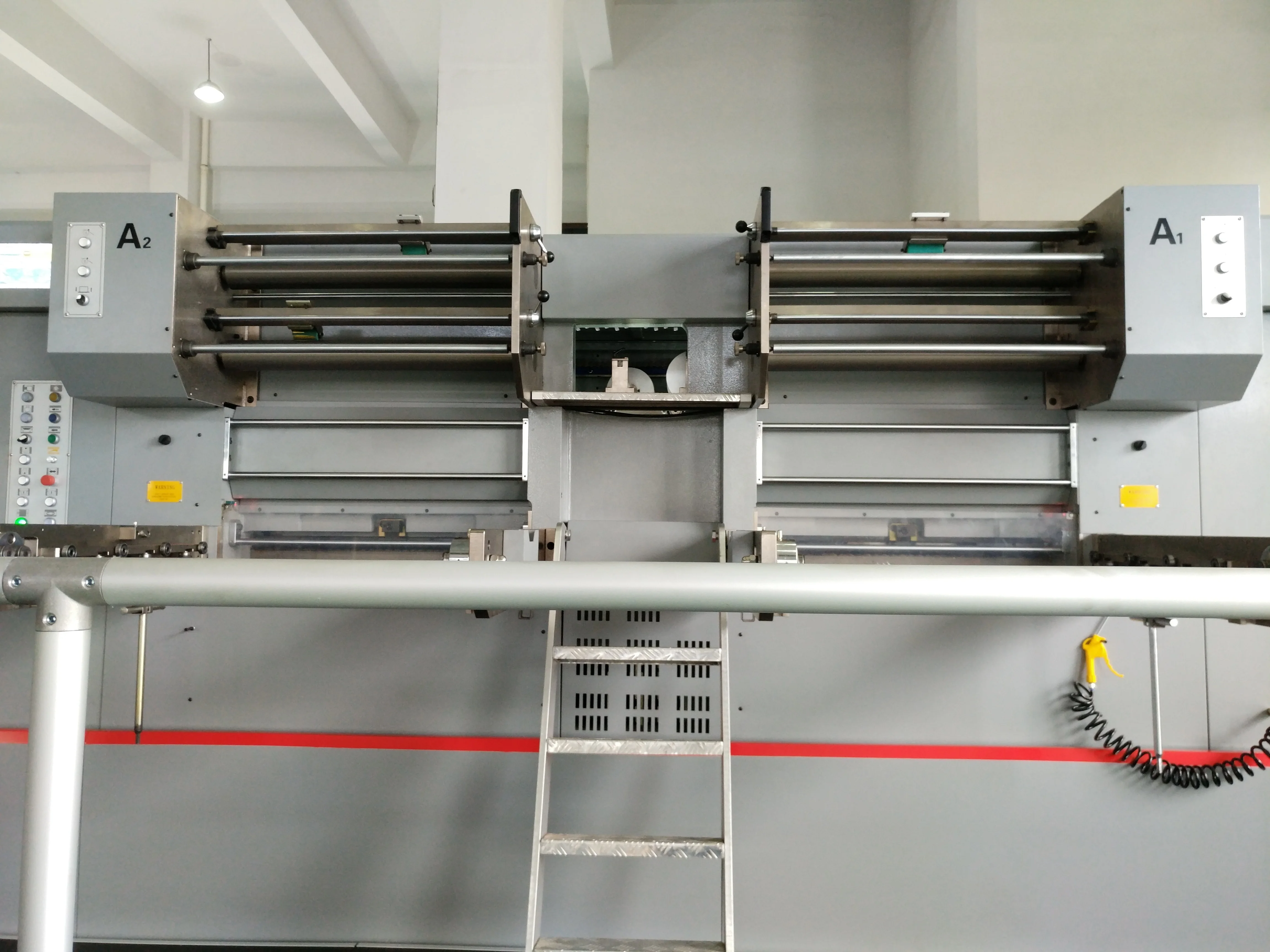 LK2-106MT высокоэффективный Двойной Пресс, автоматическая машина для горячего тиснения и штамповки фольгой, 2 станции в одном проходе