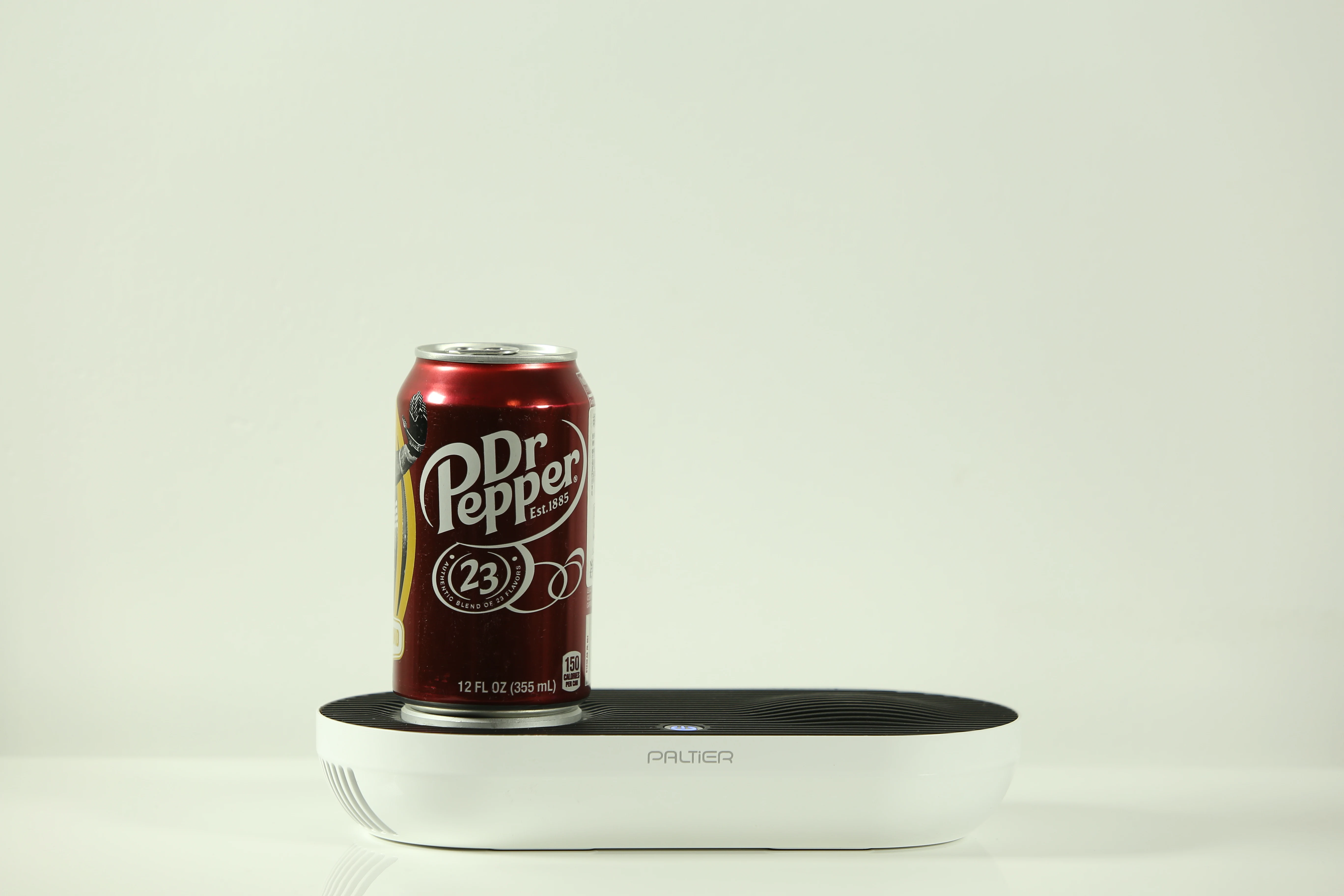 2019 Paltier best selling smart home electronics products:Desktop smart cup with cooling and warming