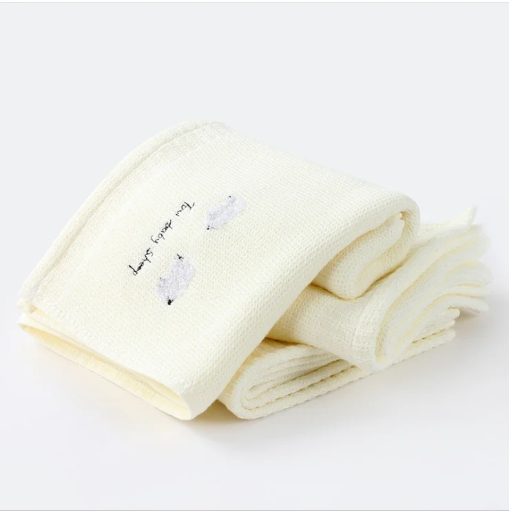 New woven style lovely sheep embroidery baby face towel children towel