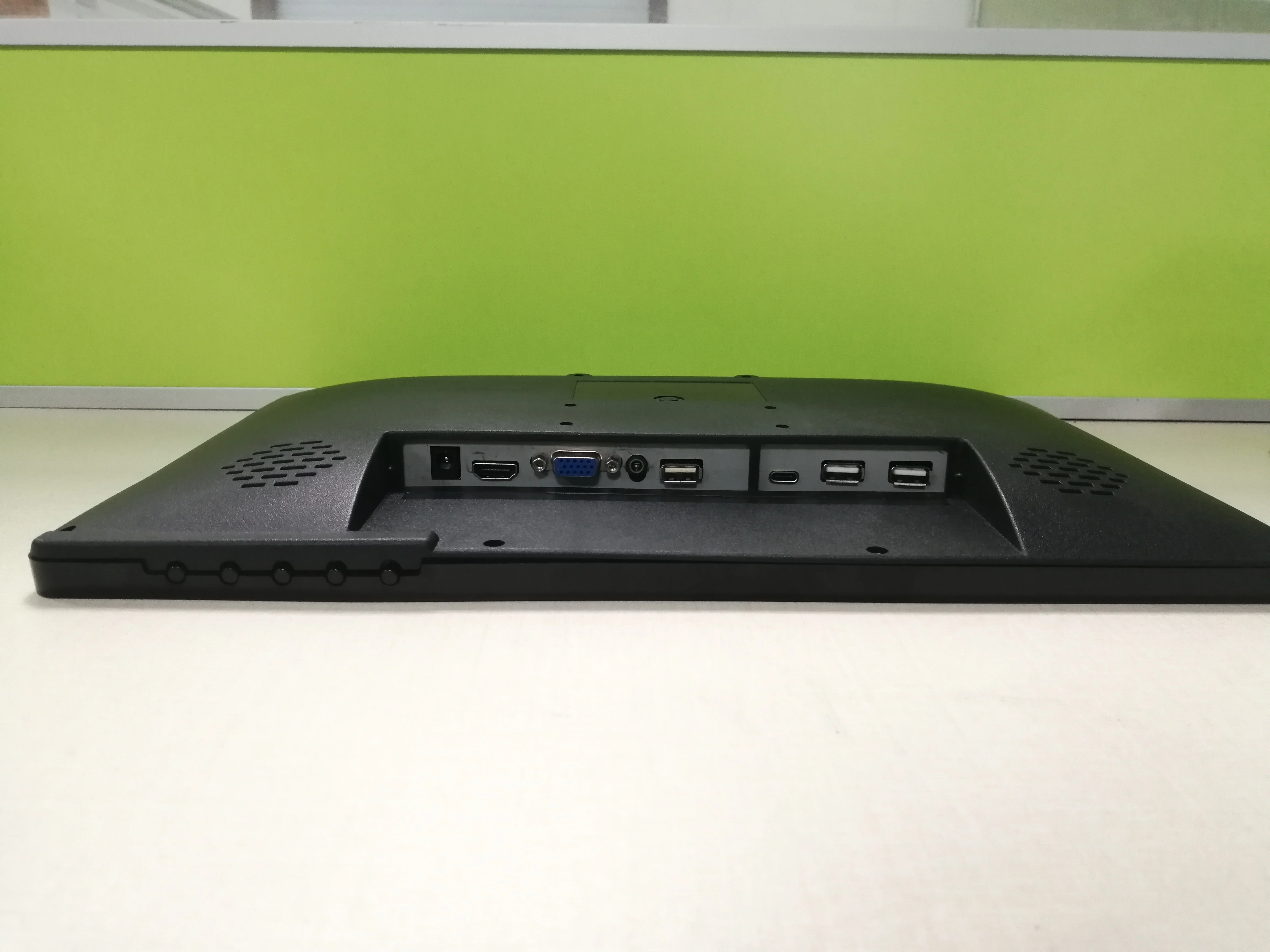 1920x1080 resolution square screen 15.6 inch 12v mobile computer monitor with type c charger