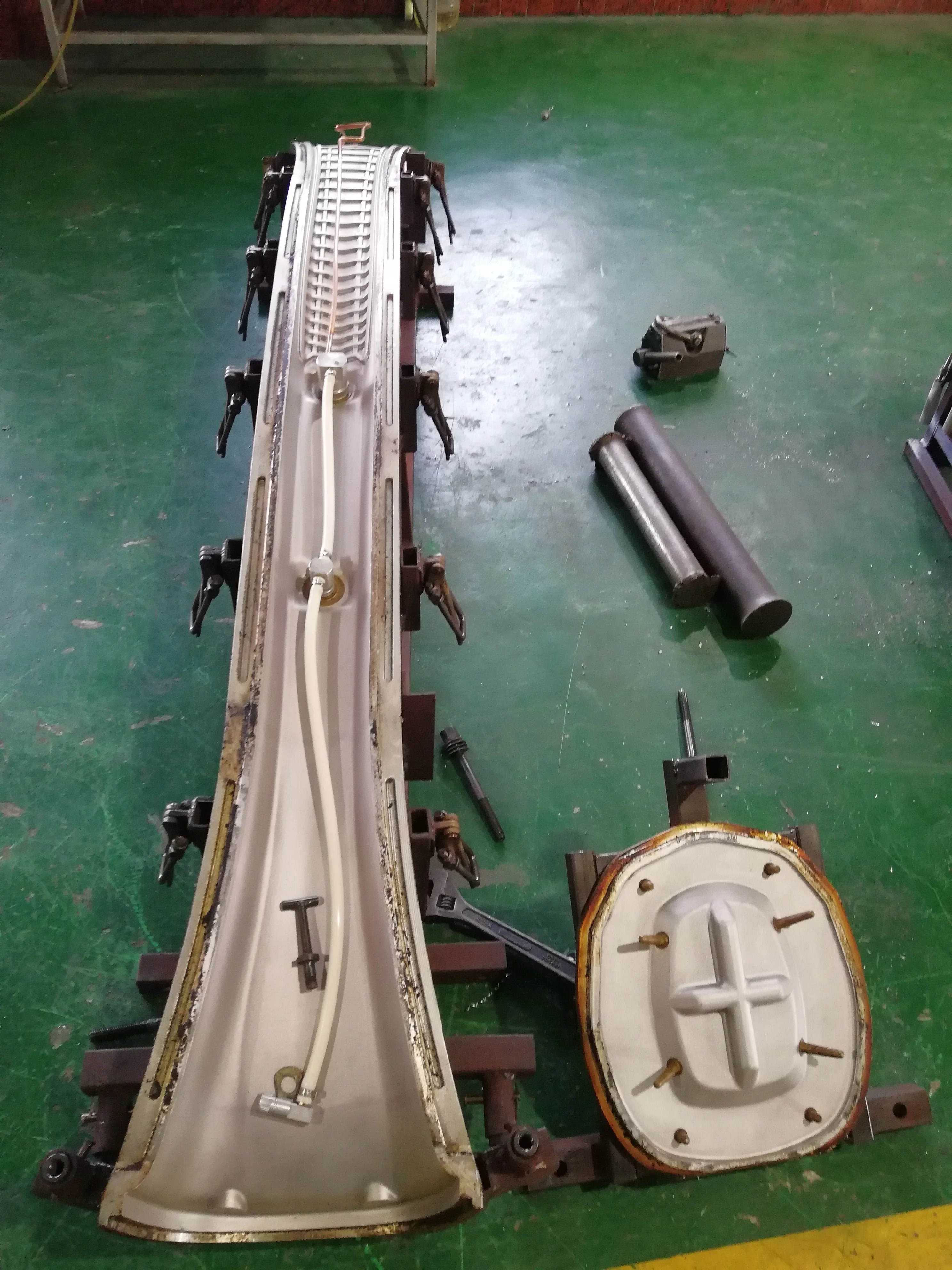 Rotational Moulding For Snake Solar Shower