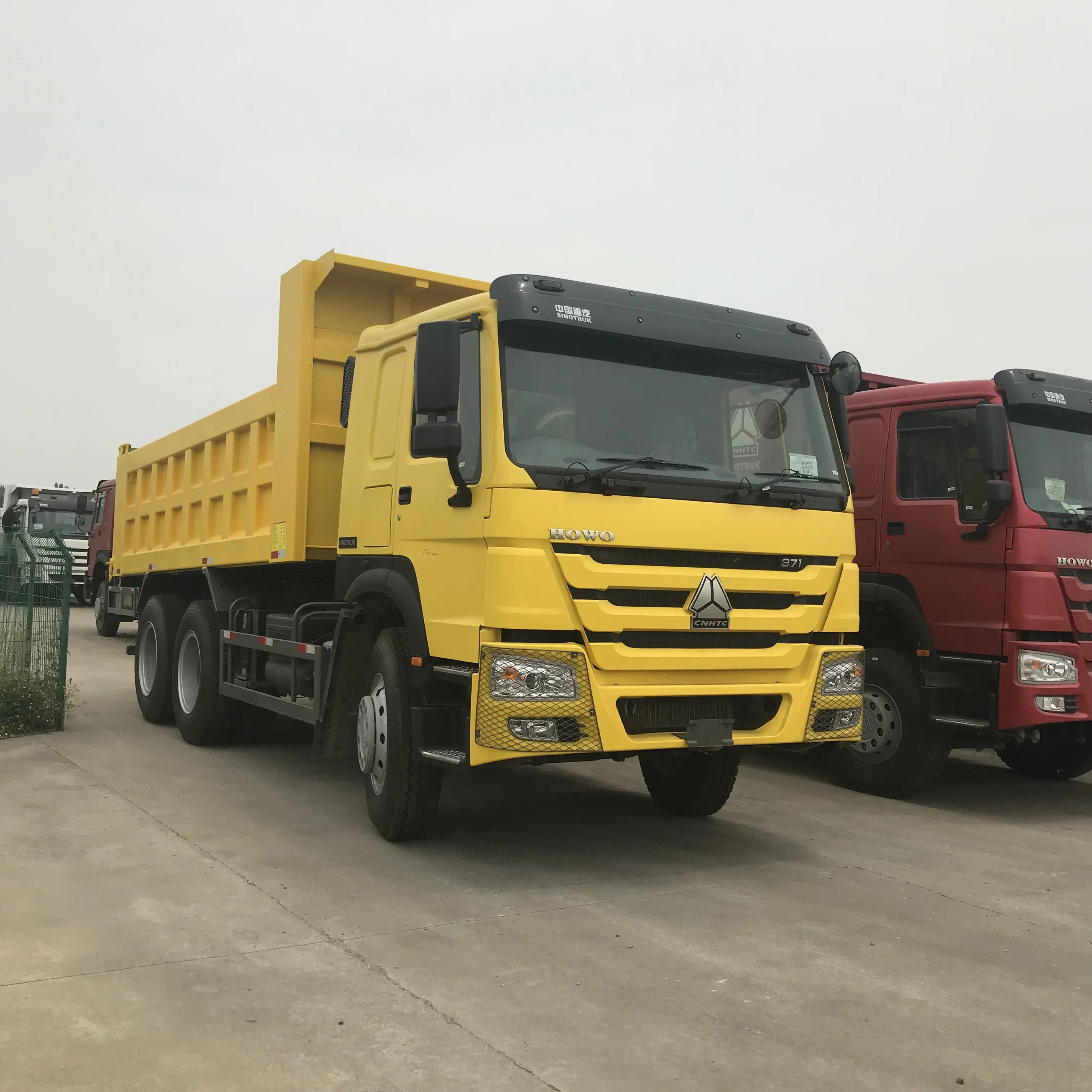 6x4 30ton Load 18Cubic Meter Volume Capacity Sinotruck Howo 371 Damper Truck