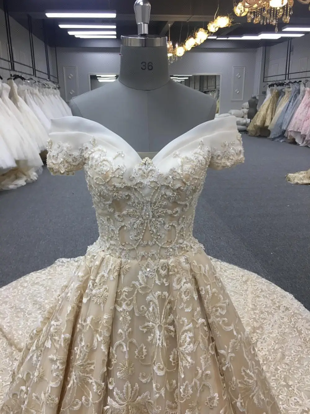 Alibaba high quality gold luxury wedding dress bridal gown 2018