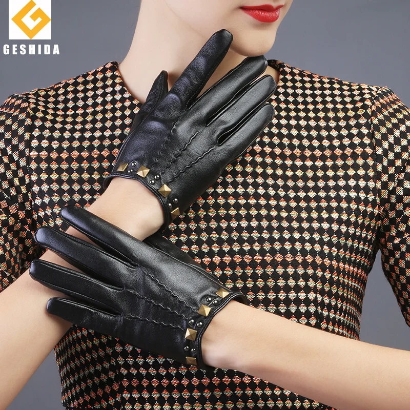 Comfortable lady full finger touch screen leather elegant rivet gloves