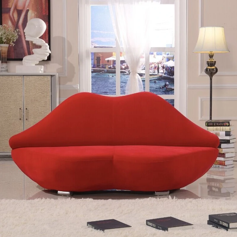 
England Antique Style Fancy Red Lip Shaped Sofa 
