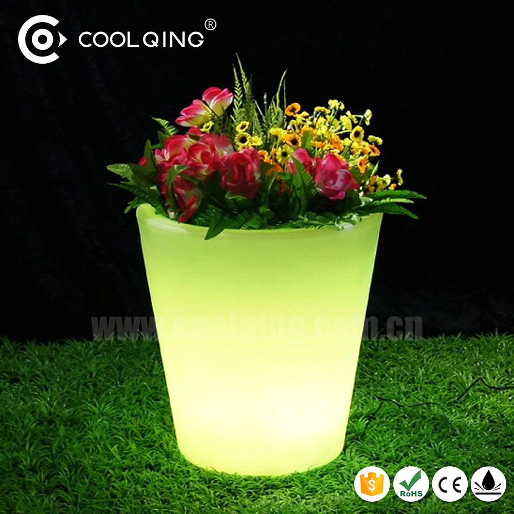 16 RGB color flash waterproof IP65 solar energy rechargeable garden outdoor plastic big LED illuminated light up flower pots