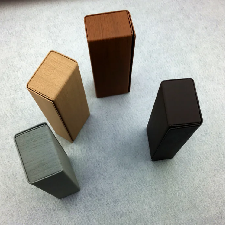 2018 Eco Friendly Yiwu China Wholesales Square Shaped Exquisite Fashion Metal Custom Logo Eyewear Vintage Luxury Glasses Case