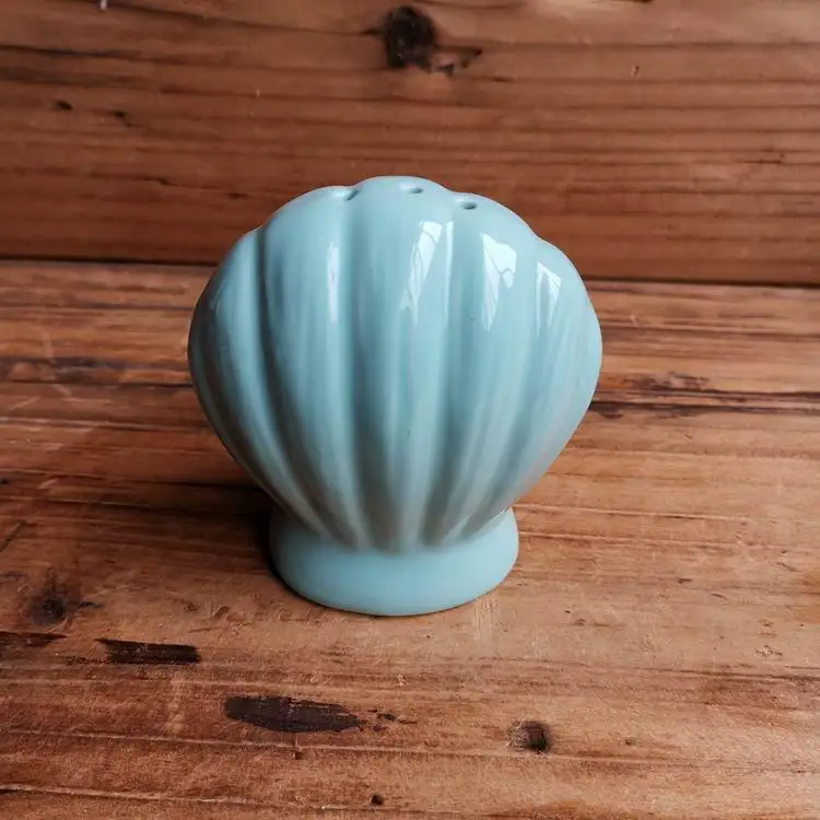 
Factory direct shell shape ceramic spice set tool home kitchen seasoning ceramic salt shaker pepper bottle 