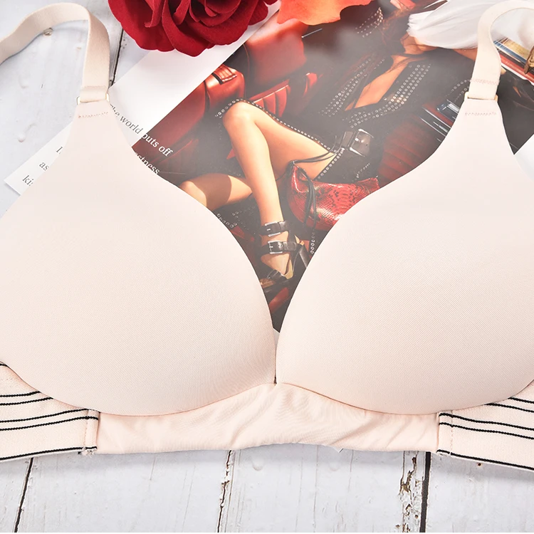 Top Grade Factory Direct Sales Women T Shirt Triangle Bra Wireless