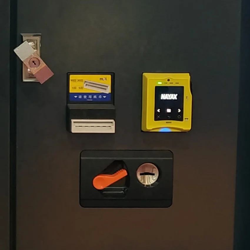 smart 24 hour self-service automatic potato chips vending machine for bus station