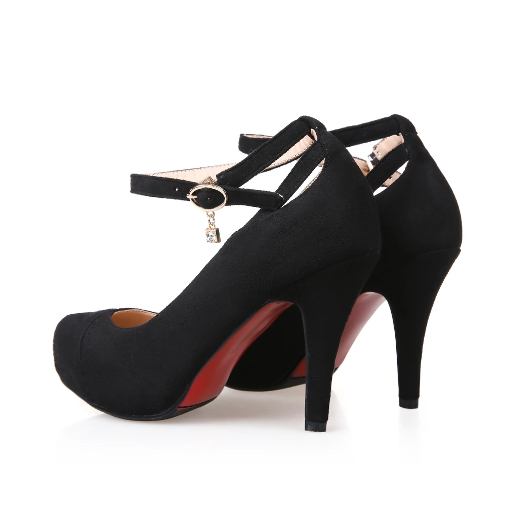 3 inch black pumps Walking stylishly in a pair of women’s heels is an art and managing an entire day with your feet in heels can be tricky. Choosing the right pair of heels according to the occasion can be very helpful here.