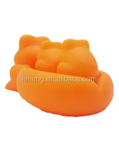 Good price good  mass lovely  soft environment pvc material orange frog kids set of bath toys