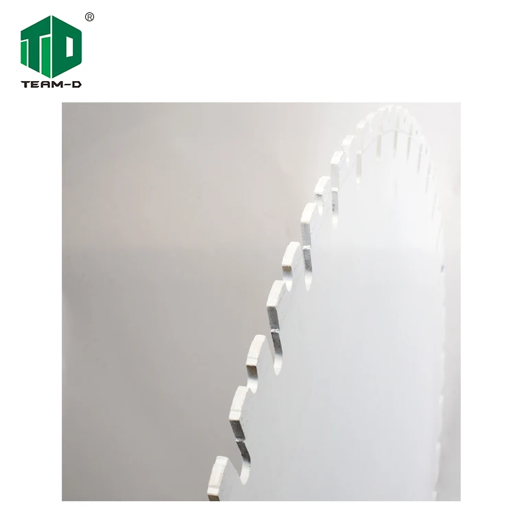 circular diamond wall saw blade cutting reinforced concrete