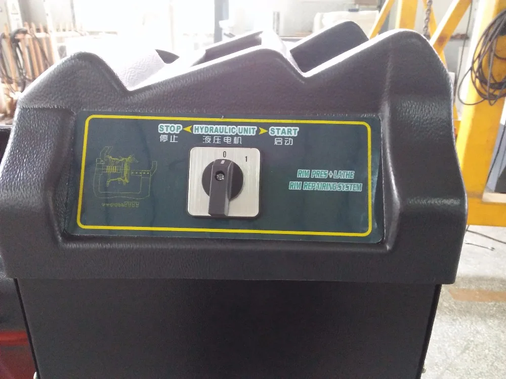  Токарный станок для выпрямления обода RSM595 с