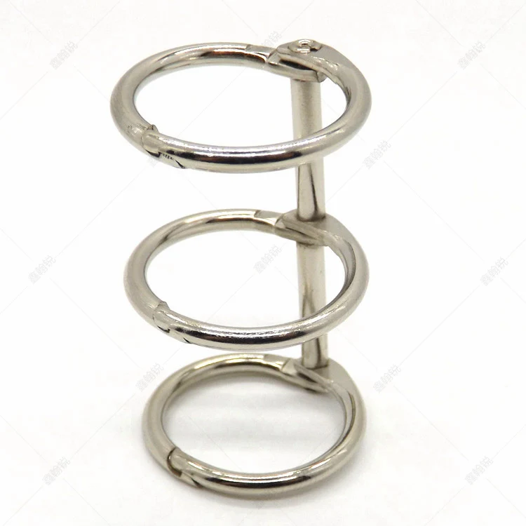 Канцелярское кольцо с календарем и тремя отверстиями