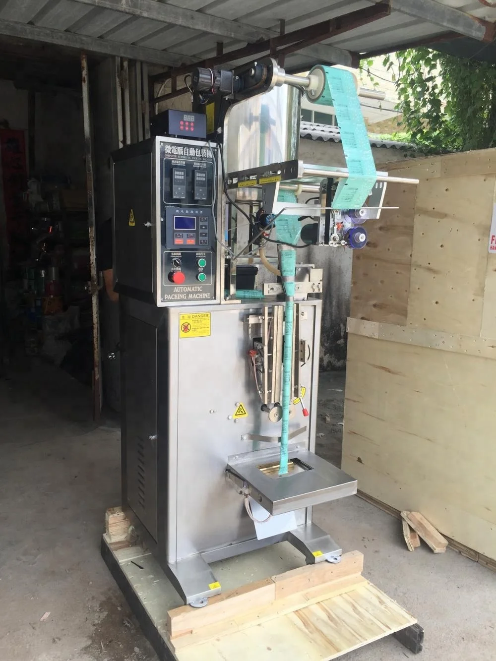 
bst -3000 Automatic Honey Stick Filling Machine Jam And Butter Sachet Liquid Packing Machine Price 