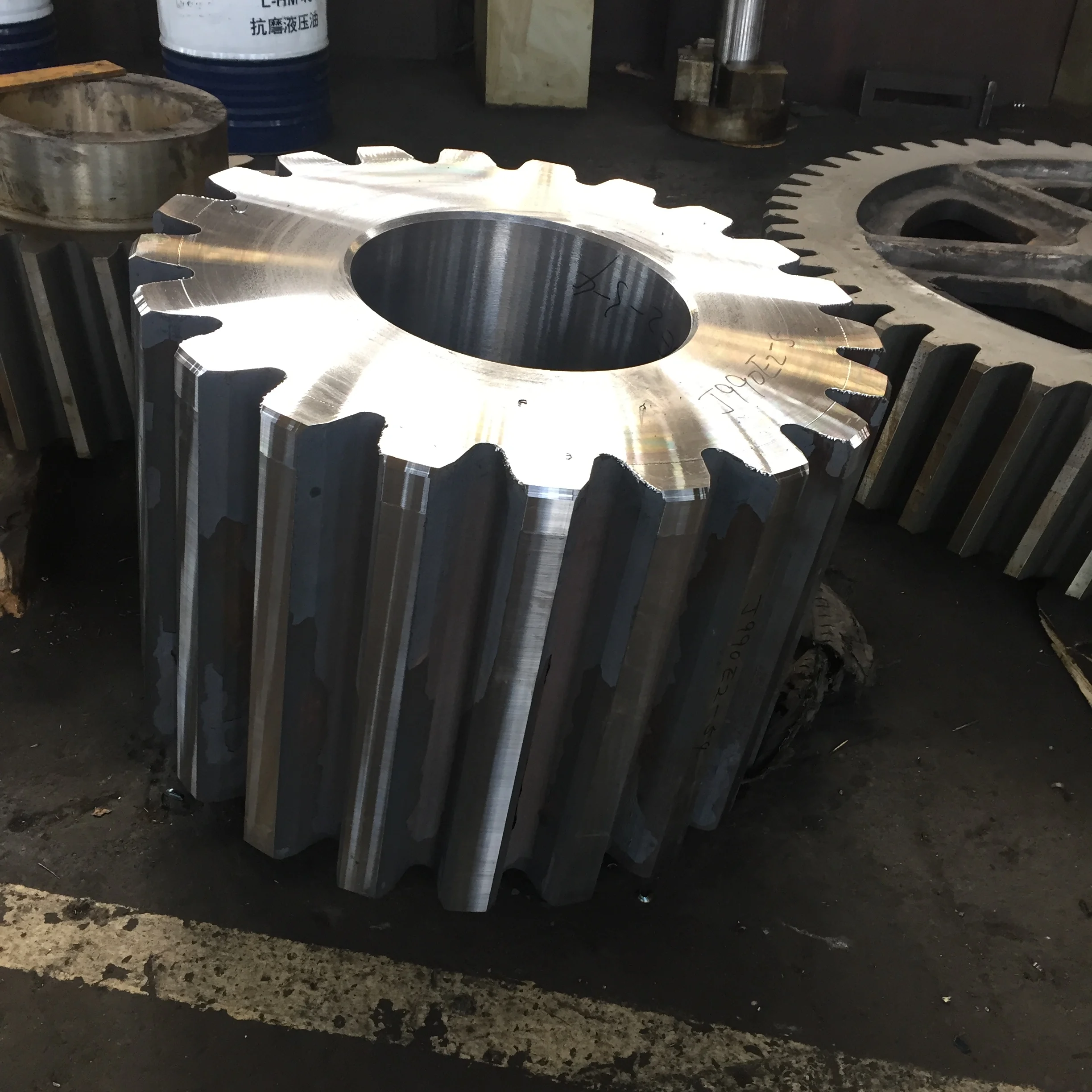 Подвергая механической обработке ковки стали цемента мельница двойная винтовая зубчатая по индивидуальному заказу, высокое качество, кольцо и эвольвентные шестерни шпоры металла спирального конического зубчатого колеса