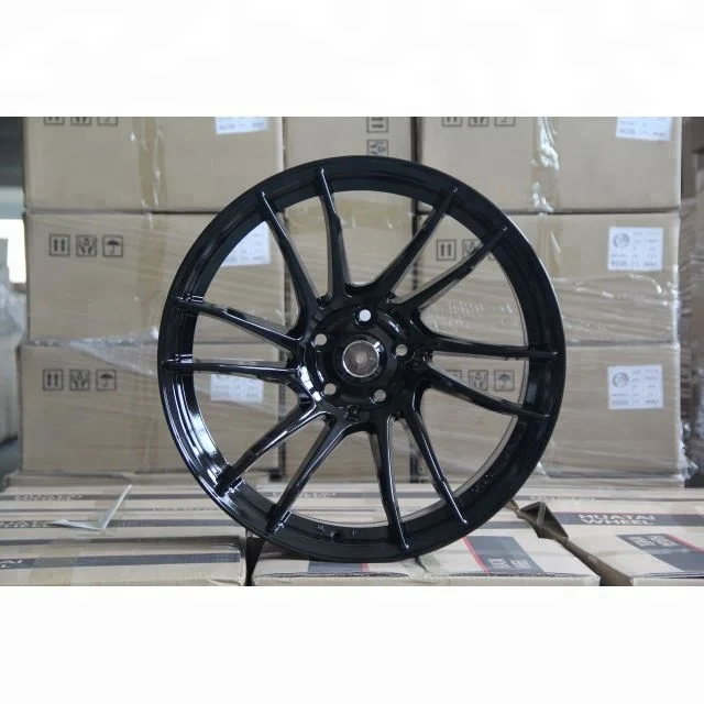 Smooth spokes, with a size of 19inch, perfect Hot Critical section!