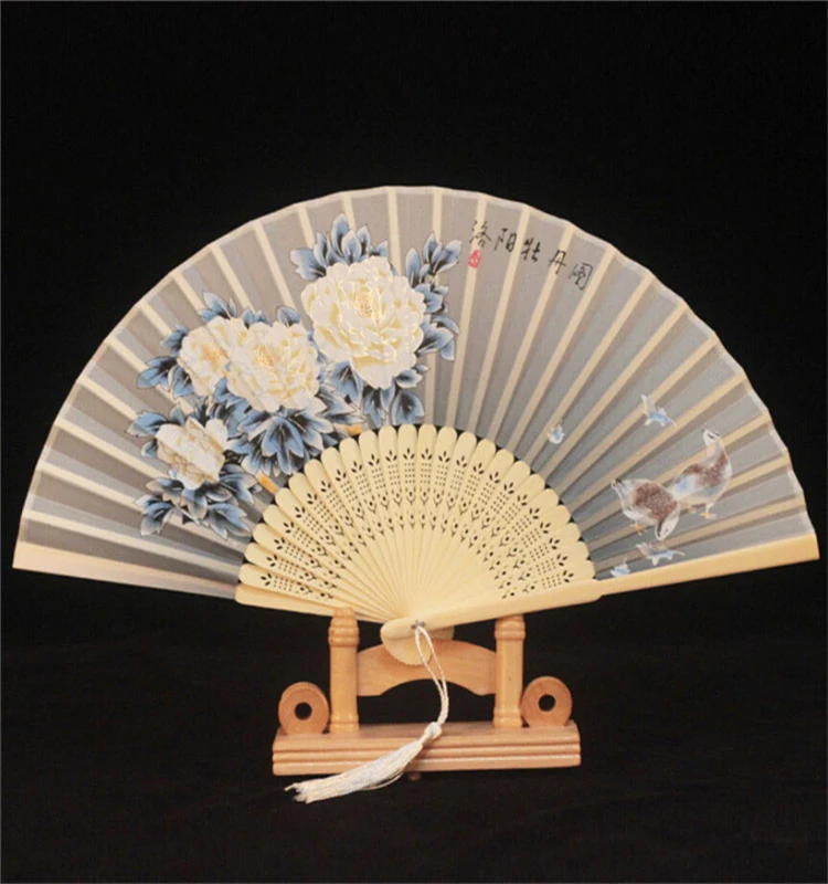 
Chinese Custom Pictures Wood Fabric Floding Big Hand Fan 