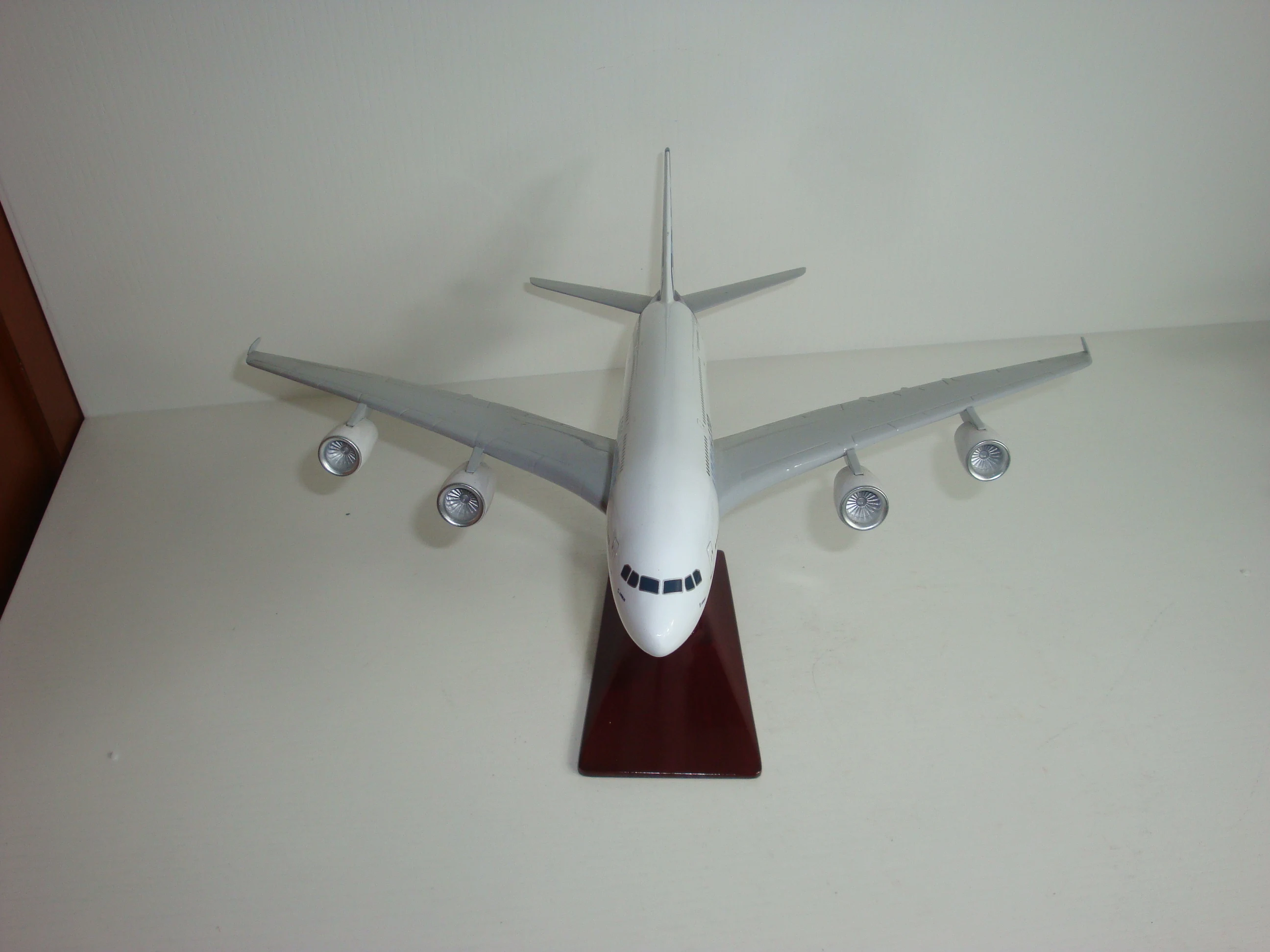 
EXCELLENT QUALITY AIRBUS A380 AIRCRAFT MODEL 