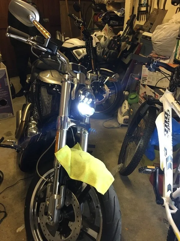 Светодиодные фары для Harley Davidson VRSCA V-Rod вродь 02-16