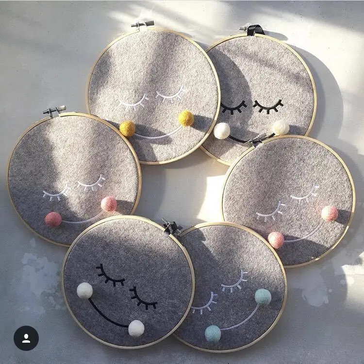 100% hand-made cloud felt hanging baby mobile phone, used to decorate carpet smiling face in the bedroom