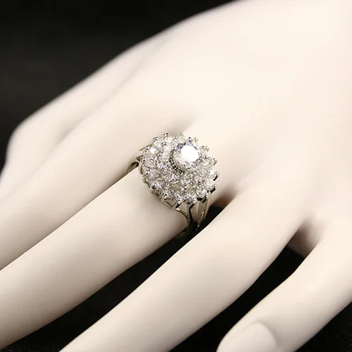 Brass Wedding Ring with Diamond Fashionable Saudi Arabia Gold Jewelry Love Artificial Silver Ring with Star Pattern for Fingers