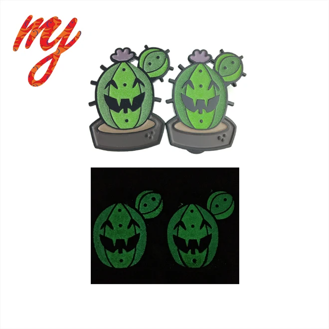 2023 Factory price custom Hallowmas Glowing badge pins