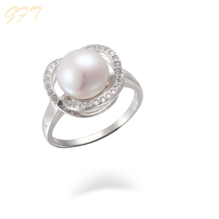 
Mirror-polished pearl silver ring with crystal 