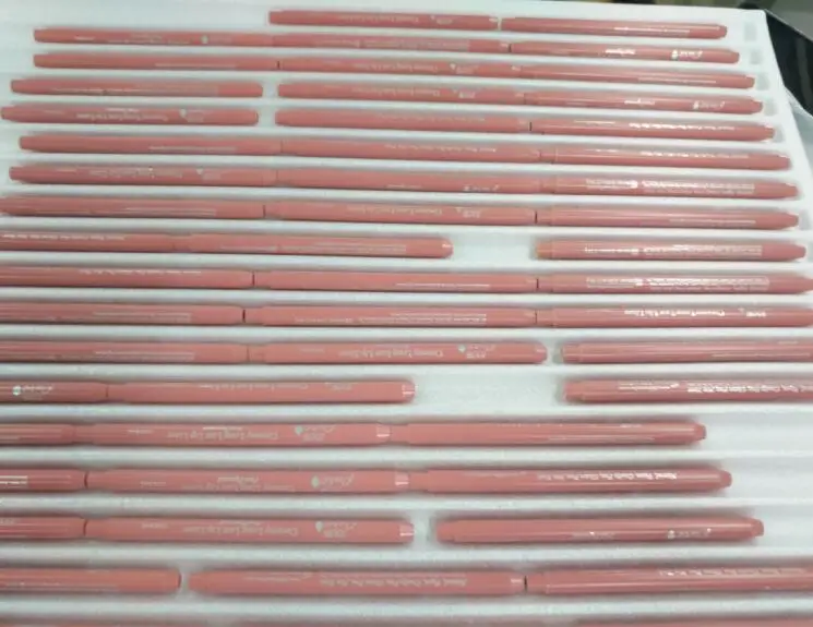 Good quality cosmetic click twist lip gloss pen with brush applicator