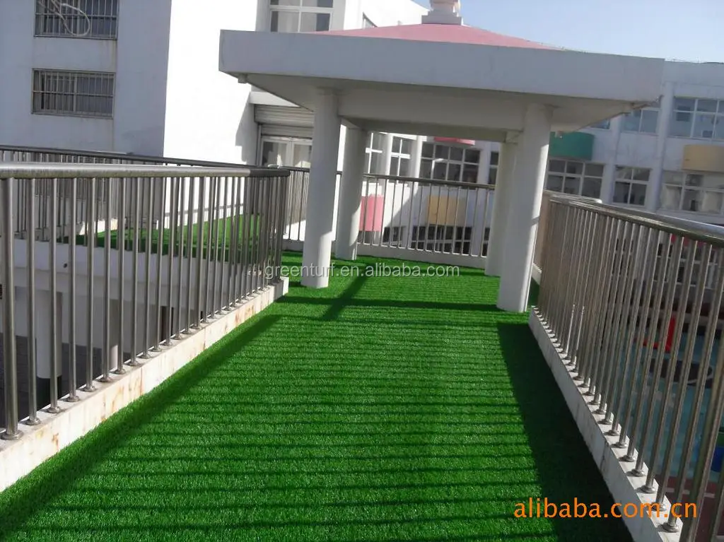 Emerald Green Short Artificial Grass Natural Outdoor Garden Decor Made of Durable PP Material