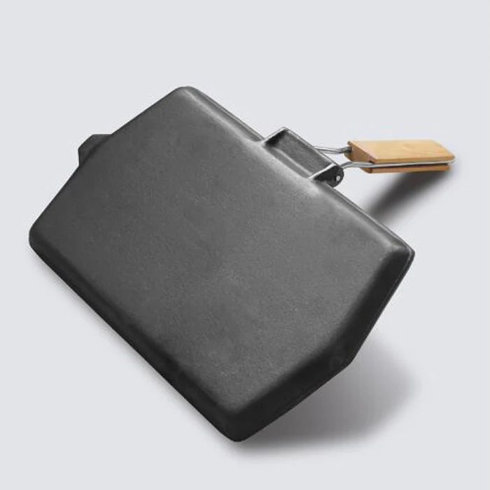 Wholesale cast iron baking pan rectangular black color steak frying pan with folding wooden handle