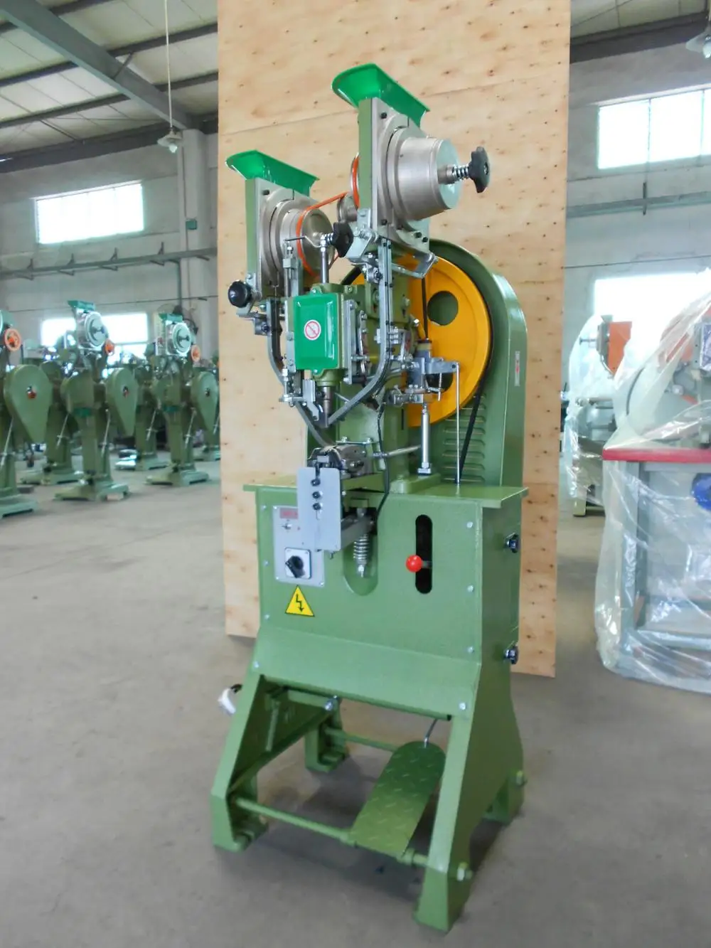 CD high speed automatic button machine